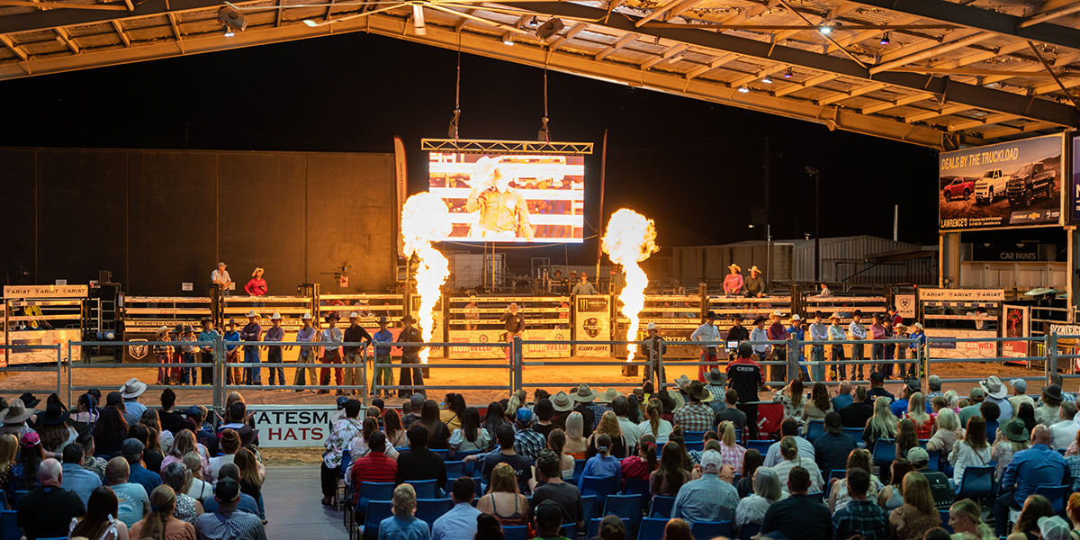 Crowd surrounds the bull ring at Great Western Hotel ready for bull riding